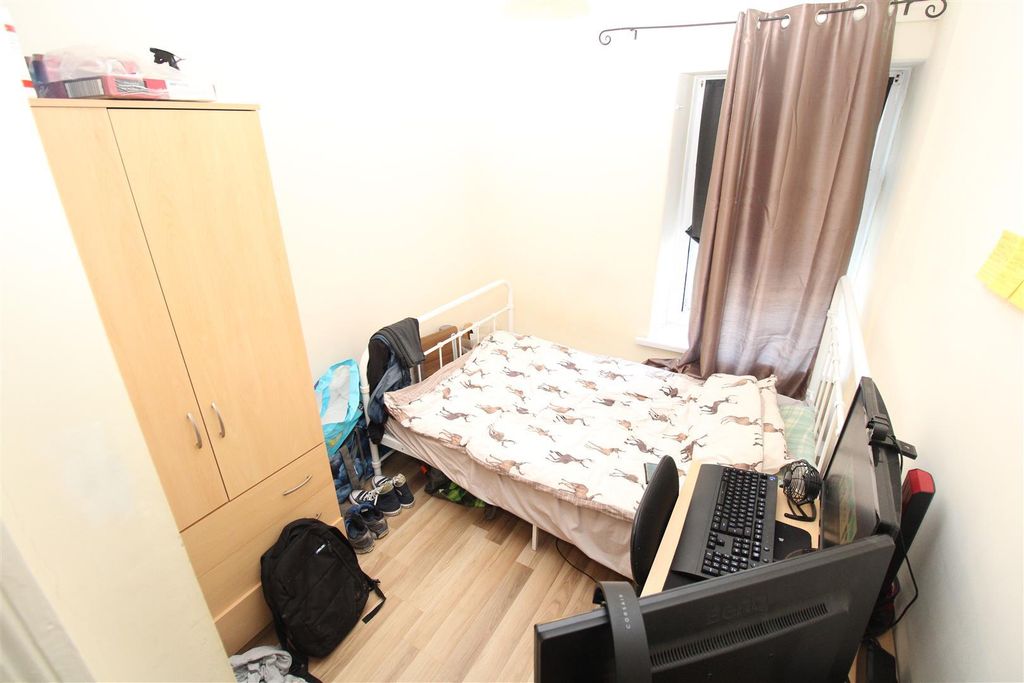 Property photo 1 of 4 Room 4.Jpg