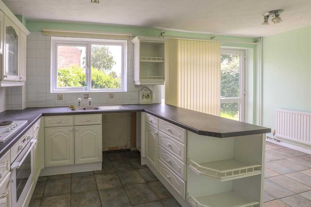 Property photo 3 of 9 Kitchen/Diner