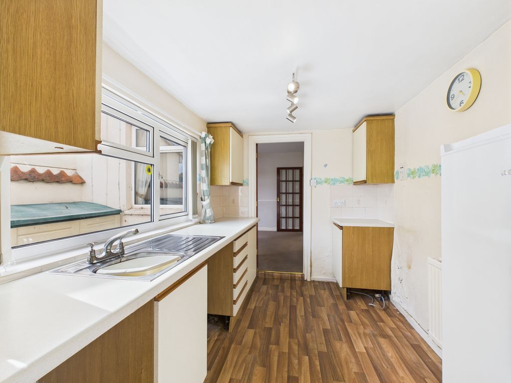 Property photo 2 of 14 Kitchen