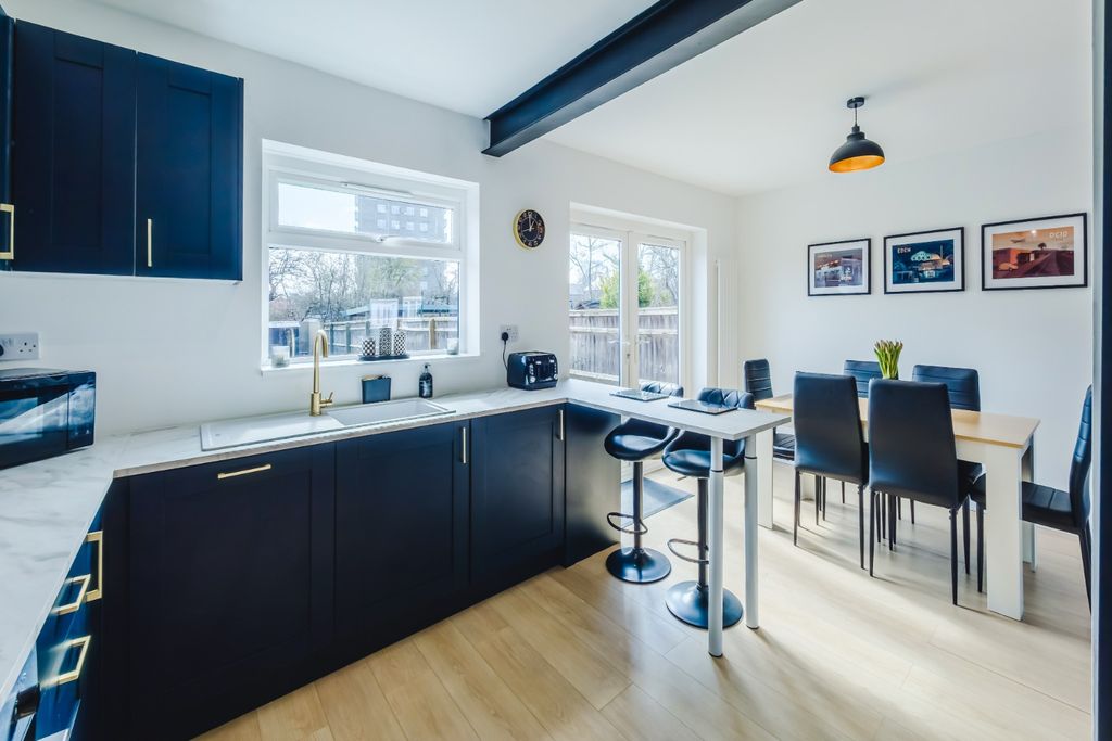 Property photo 3 of 18 4877095