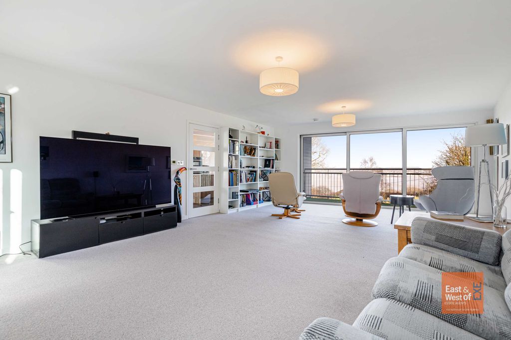 Property photo 3 of 28