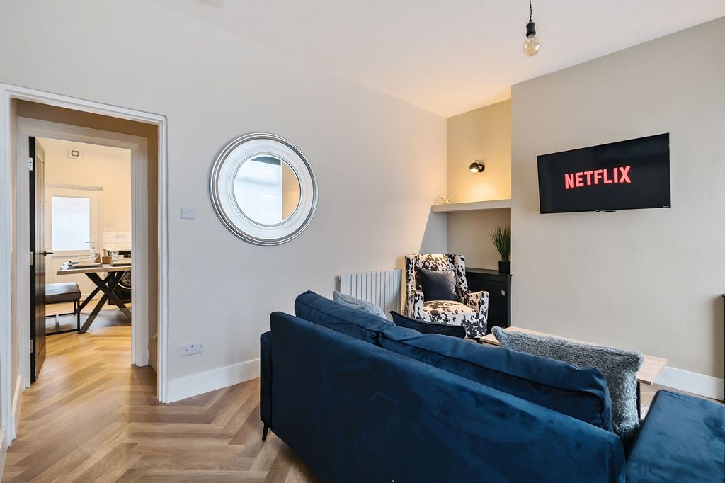 Property photo 2 of 21