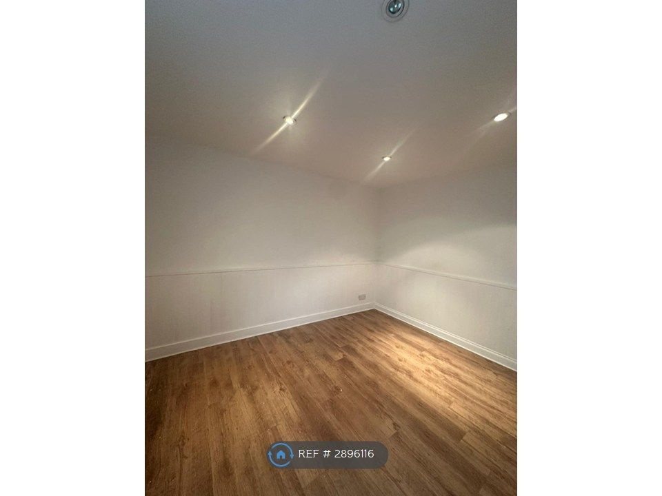 Property photo 1 of 8 Main Space