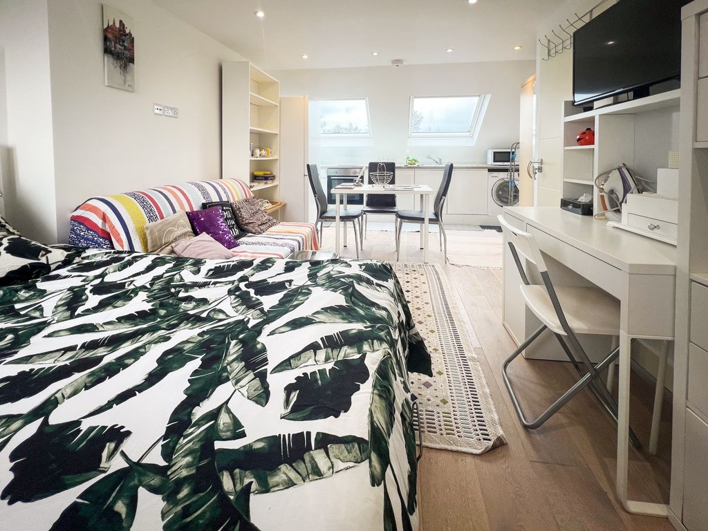 Property photo 2 of 7 Photo 6