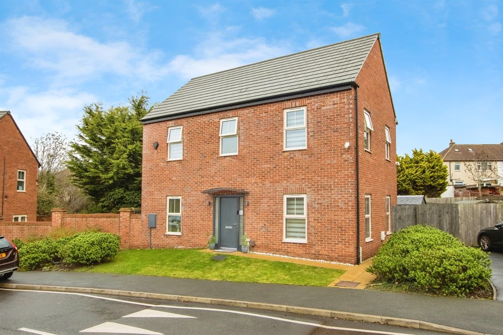 Property photo 1 of 18