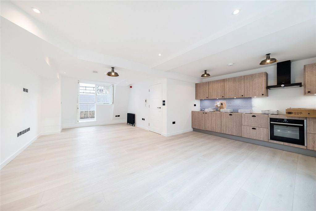 Property photo 1 of 13 Monmouth Street