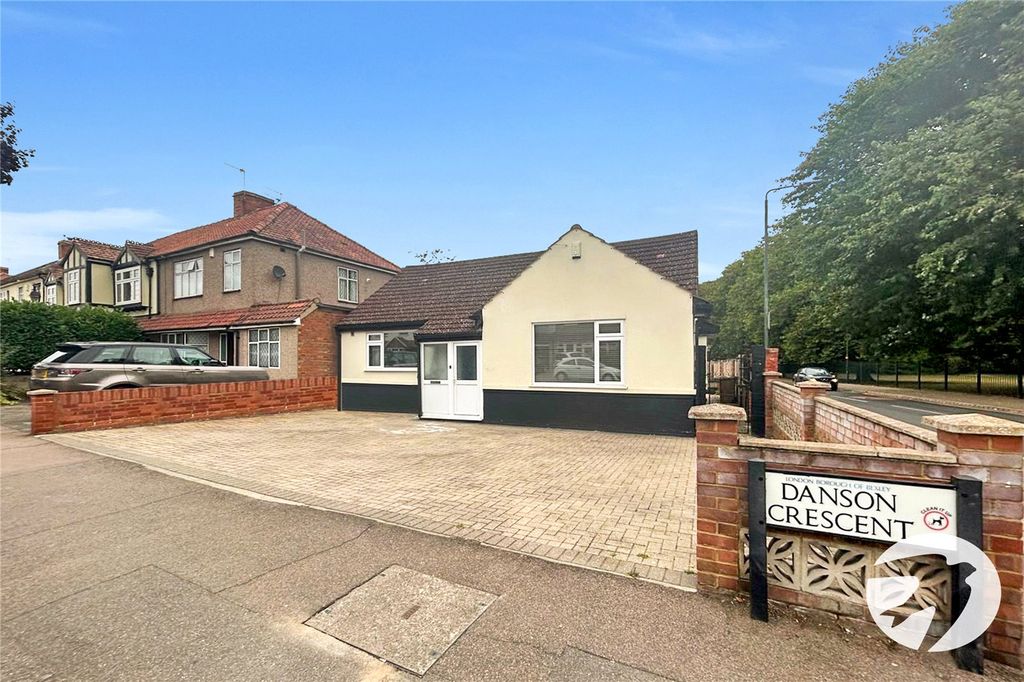 Property photo 1 of 16 External