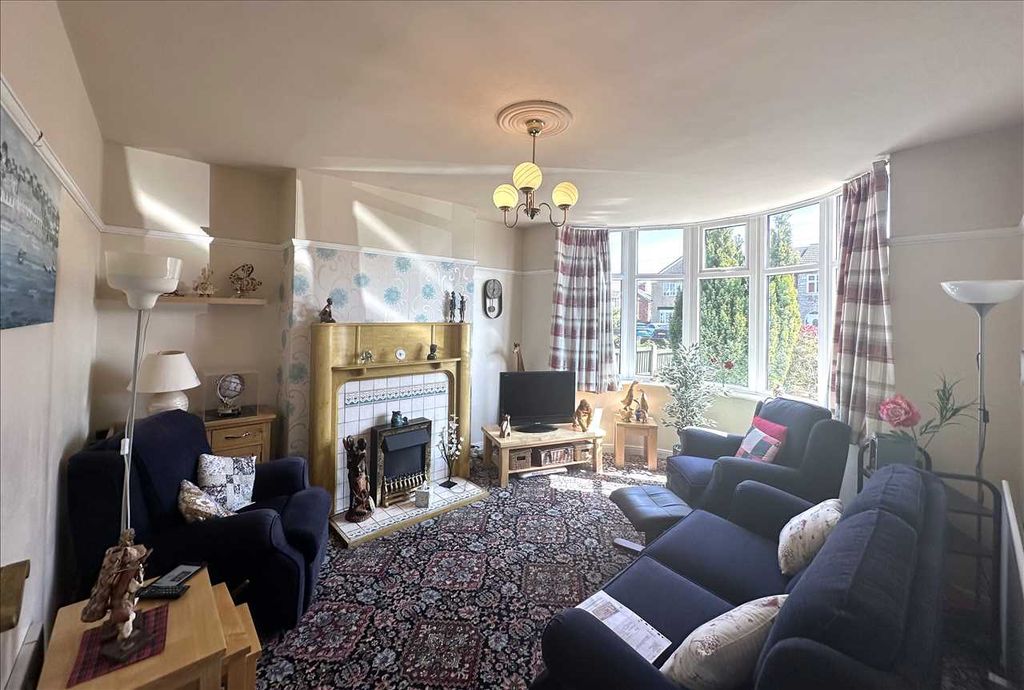 Property photo 3 of 22 Entrance Hall: