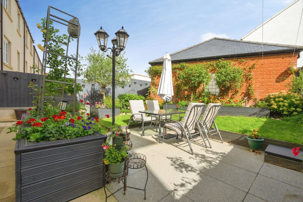 Property photo 2 of 25 Pbox-Img.Jpg