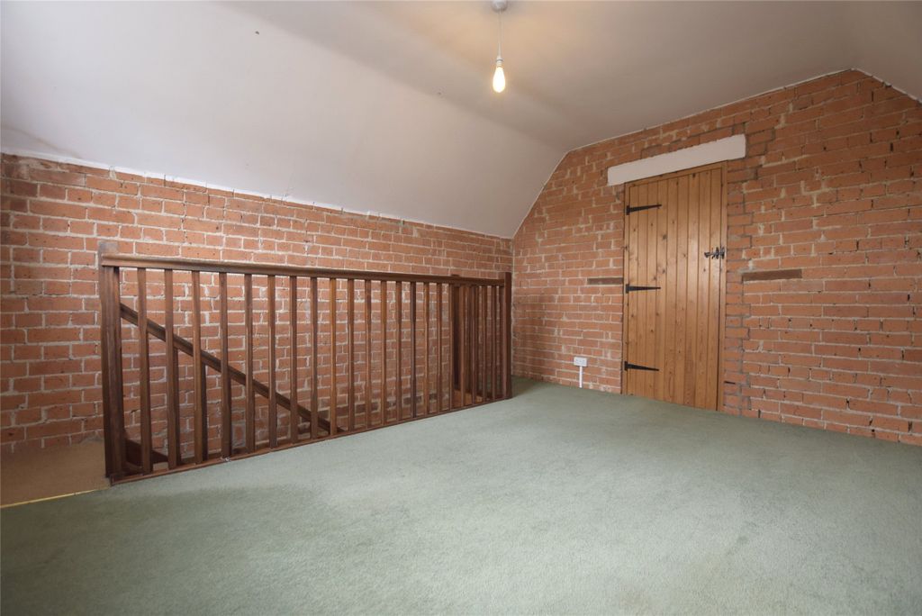 Property photo 2 of 17 Bedroom
