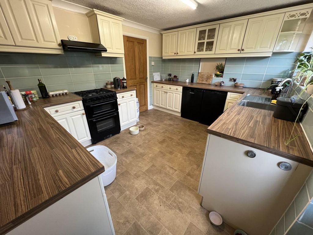 Property photo 2 of 13 Kitchen