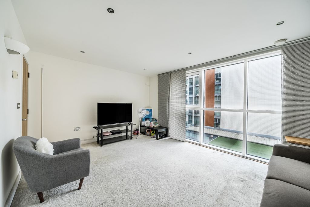 Property photo 2 of 14 1359200-12-68Da2d...