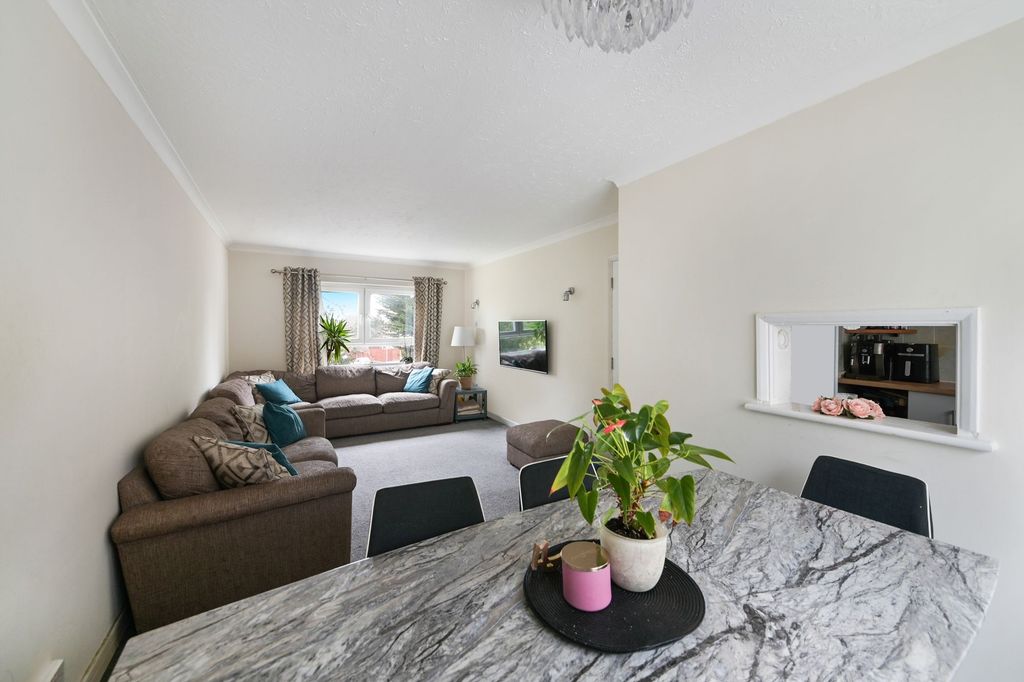 Property photo 3 of 20