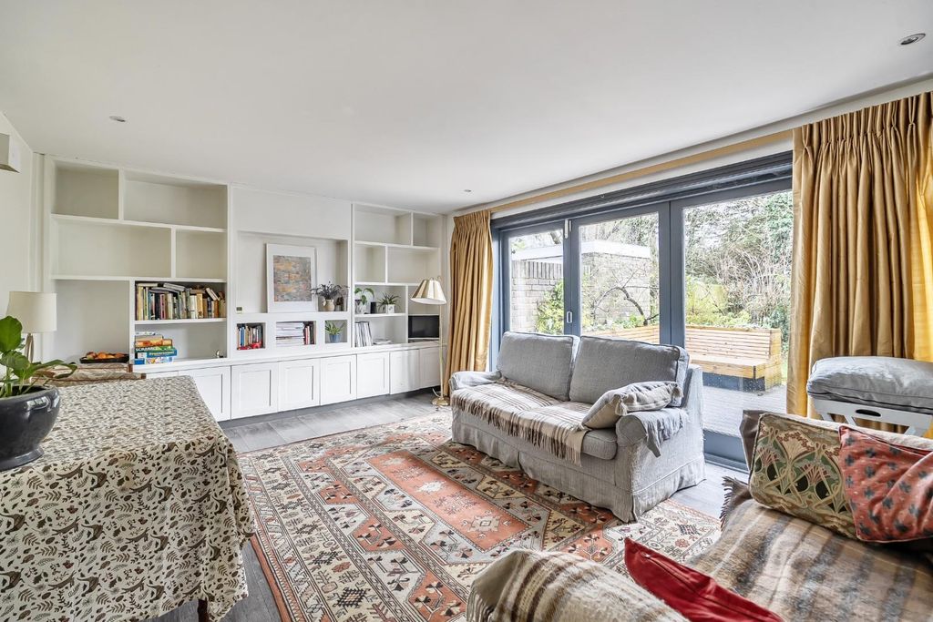 Property photo 2 of 12