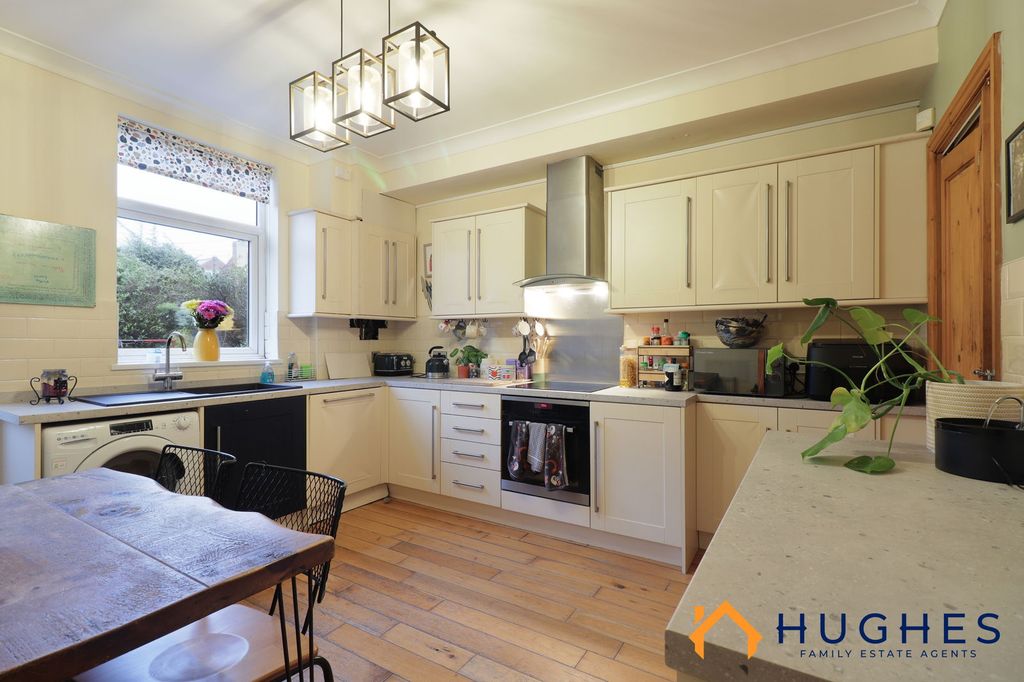 Property photo 2 of 17