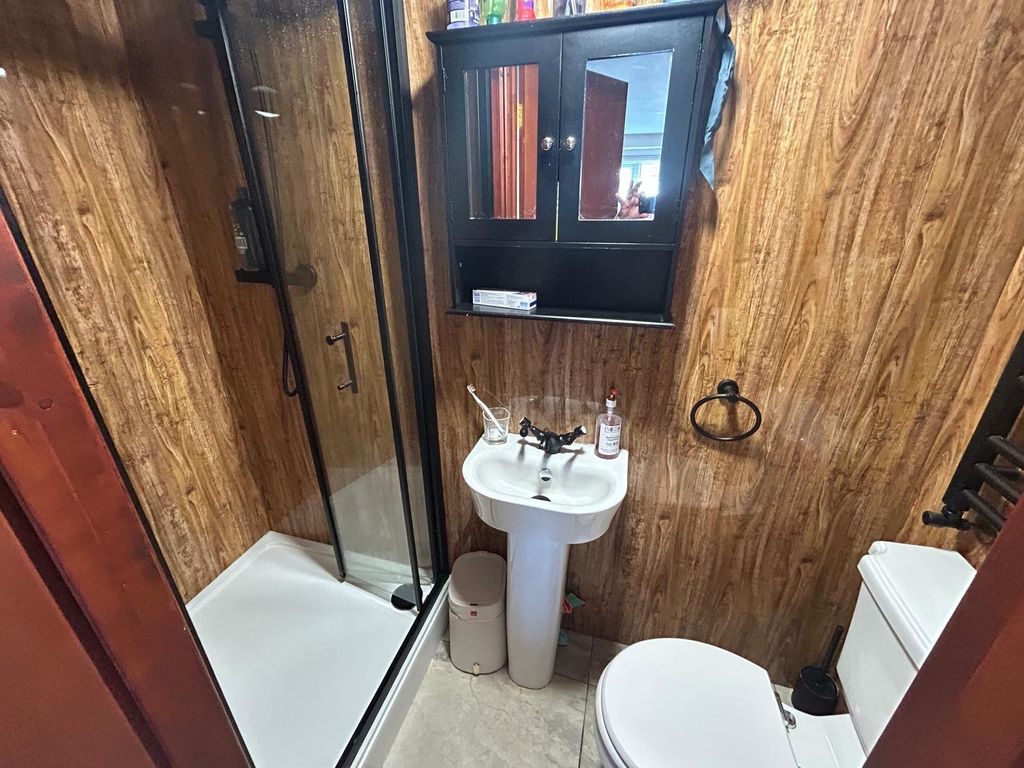 Additional image 15 of 21 bed flat for saleBroad Green, Wellingborough, Northamptonshire NN8