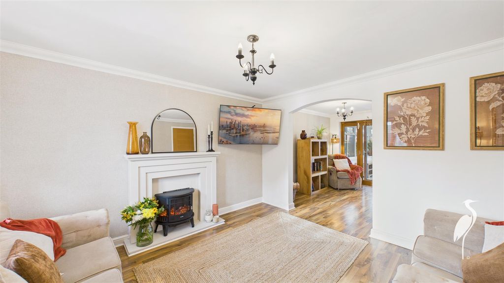 Property photo 3 of 26 Lounge