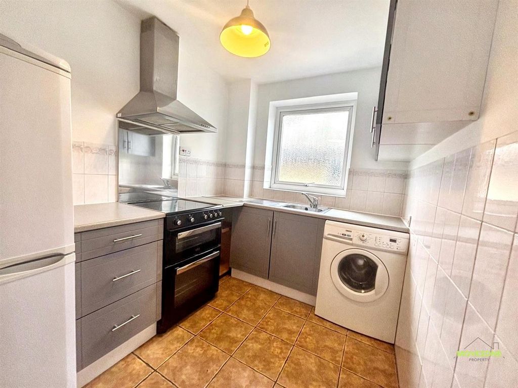Property photo 3 of 5 E0F9Edba-9F9A-4Bf9-88F3-6A9A1Fb453c5.Jpg