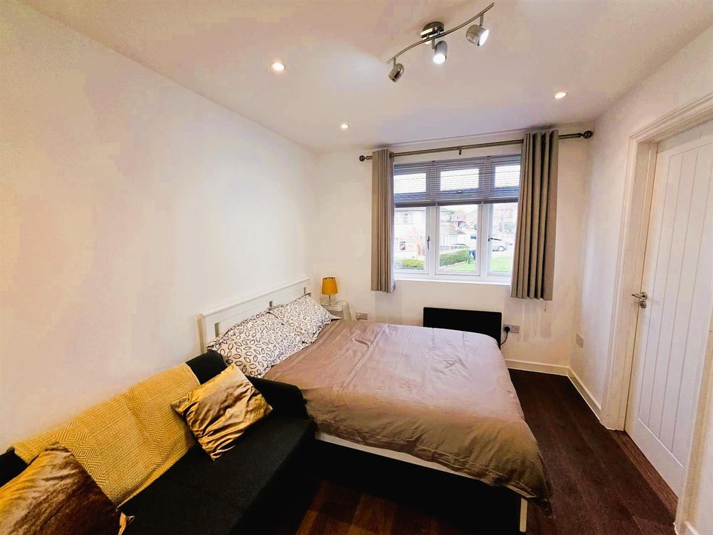 Property photo 2 of 7 Main