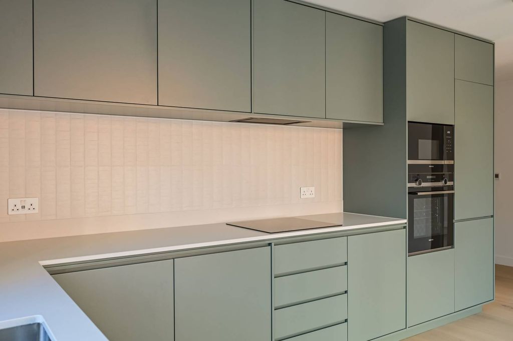 Property photo 2 of 33