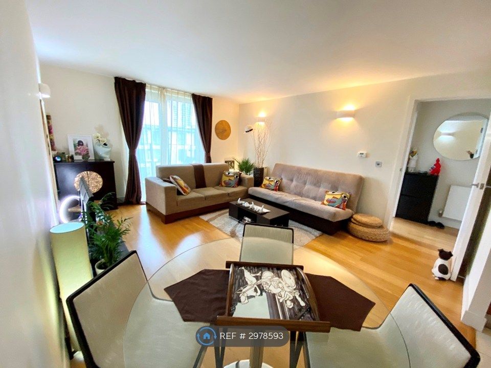 Property photo 1 of 10 The Lounge