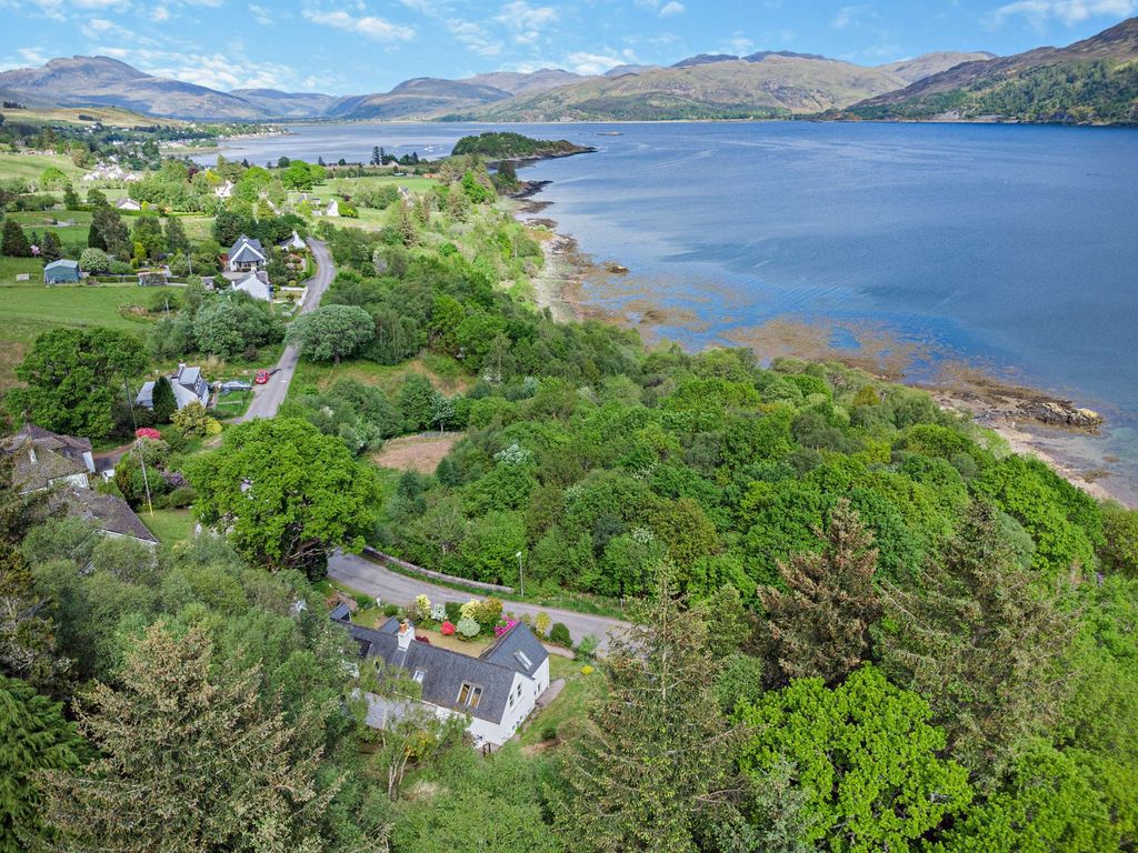 Property photo 2 of 24 Hazelbrae