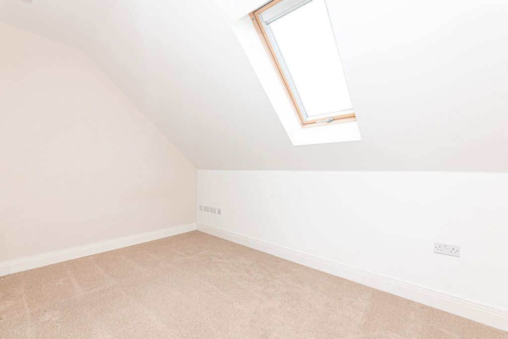 Property photo 2 of 25