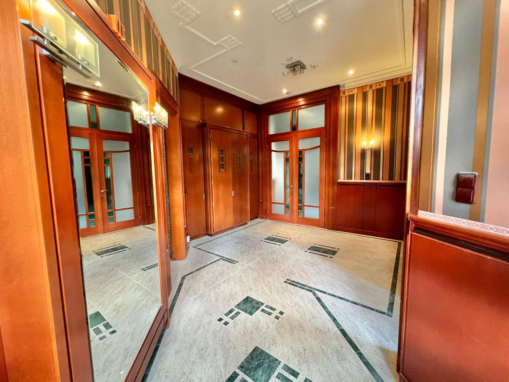 Property photo 3 of 48