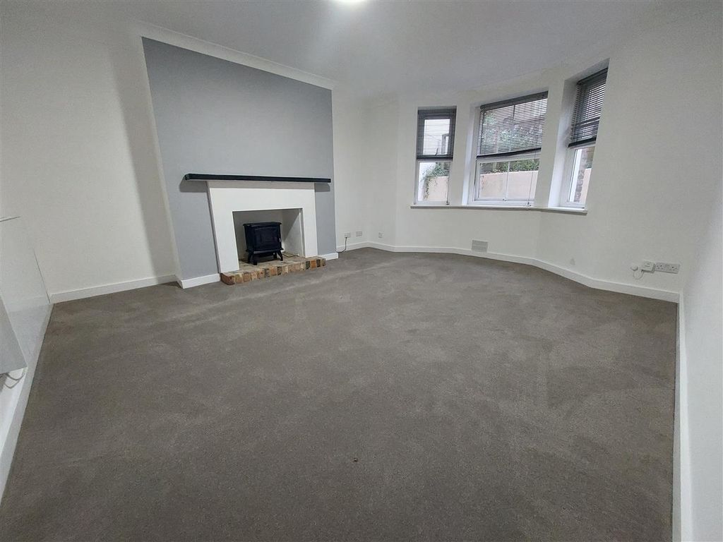 Property photo 2 of 5 Living Room