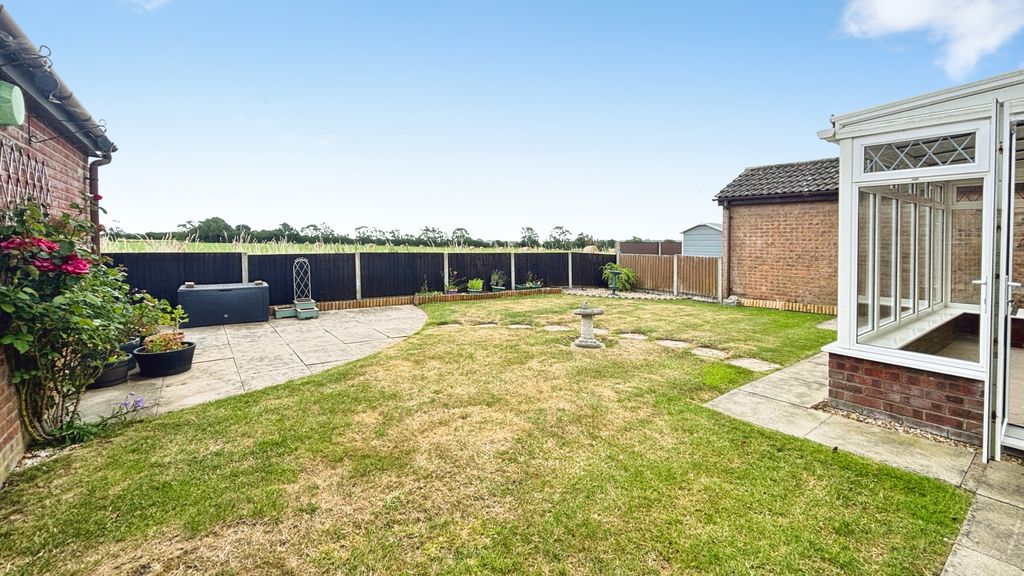 Property photo 3 of 13 Garden