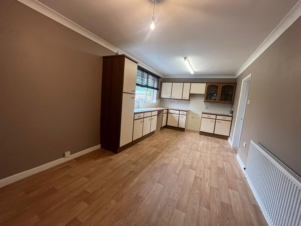 Property photo 3 of 13 6F256375-A02A-4356-A0Ef-3E83E98Aa730.Jpg