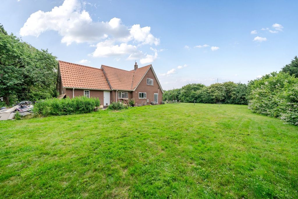 Property photo 3 of 12