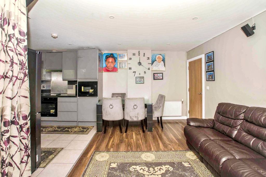 Property photo 3 of 10 Image 2