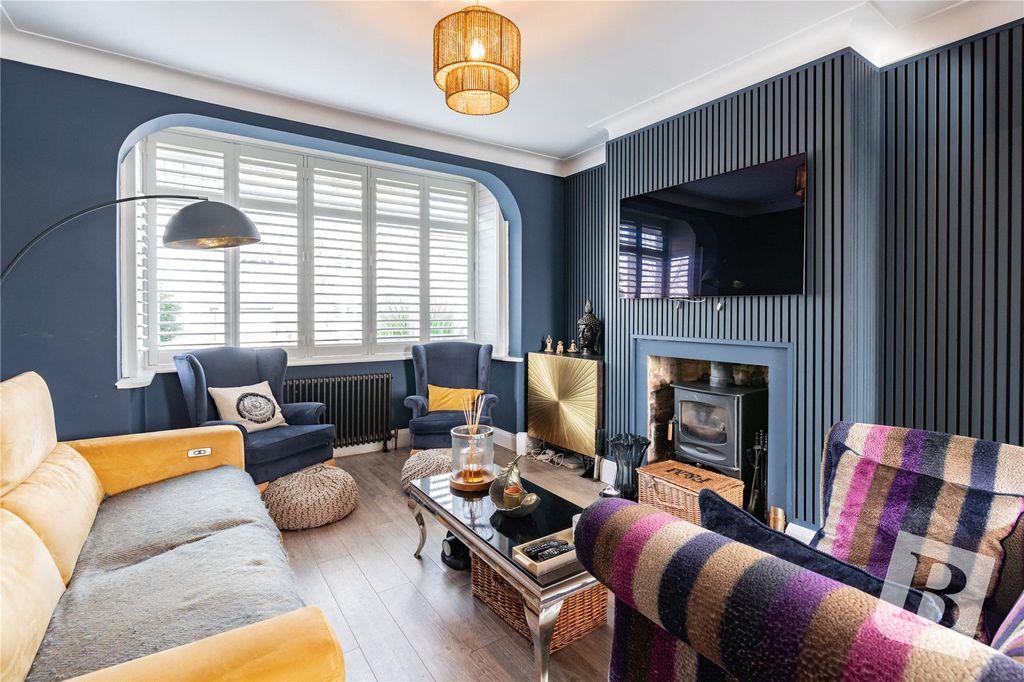 Property photo 3 of 25 Lounge