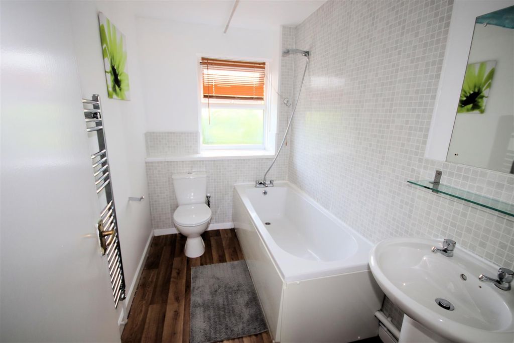 Property photo 3 of 8 Family Bathroom