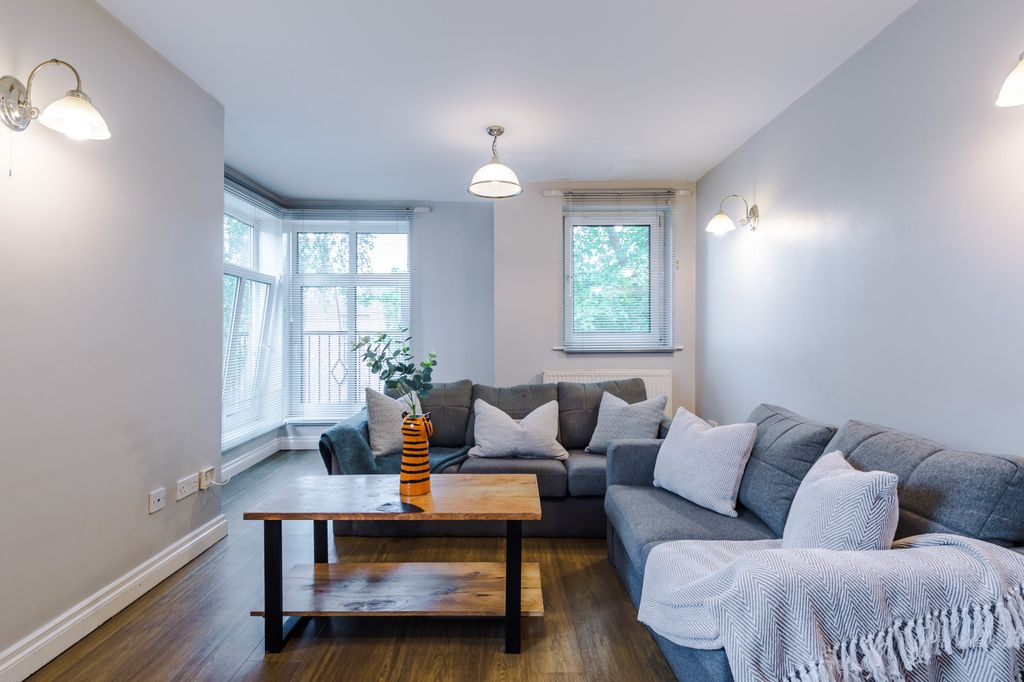 Property photo 1 of 12 Photo 0