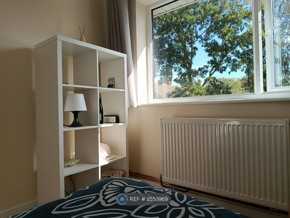 Property photo 3 of 14 Bedroom 1_