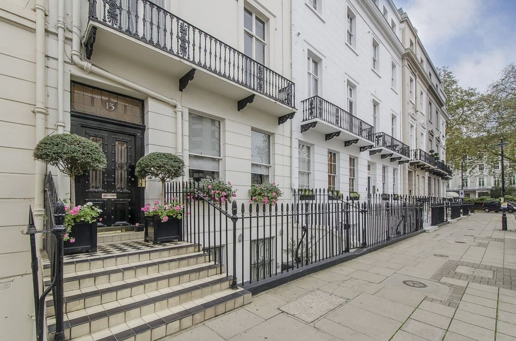 Property photo 2 of 10 Chesham Place