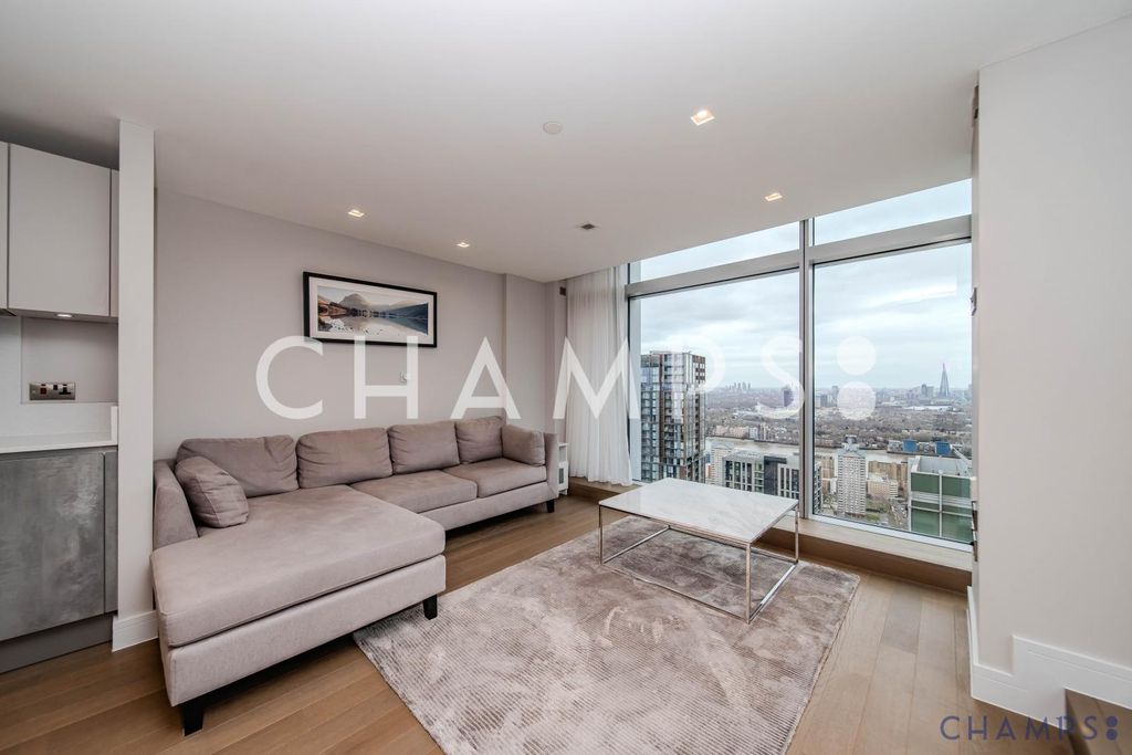 Property photo 1 of 30 Two Bedroom Penthouse With Terrace To Let