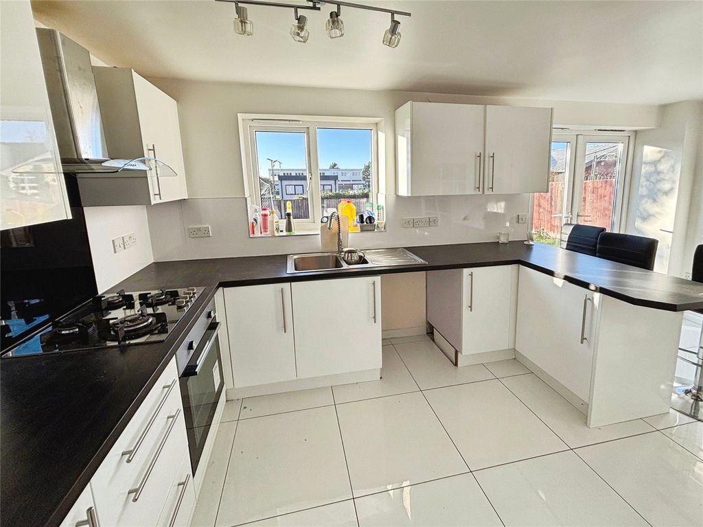Property photo 3 of 17 Kitchen