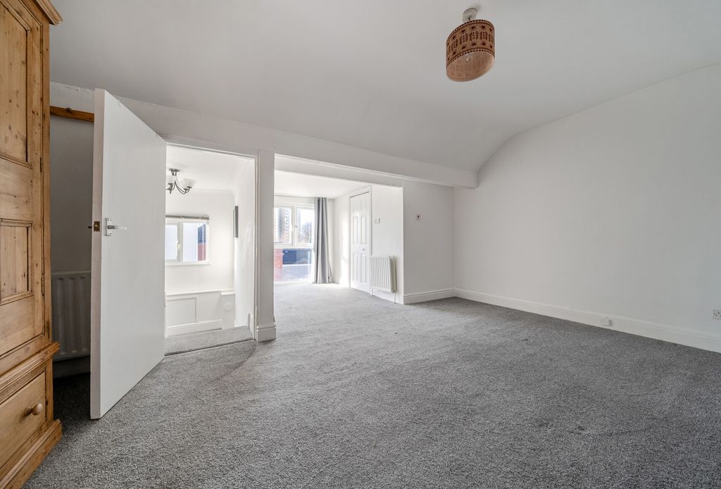 Property photo 3 of 16 1394072-7-694539c...