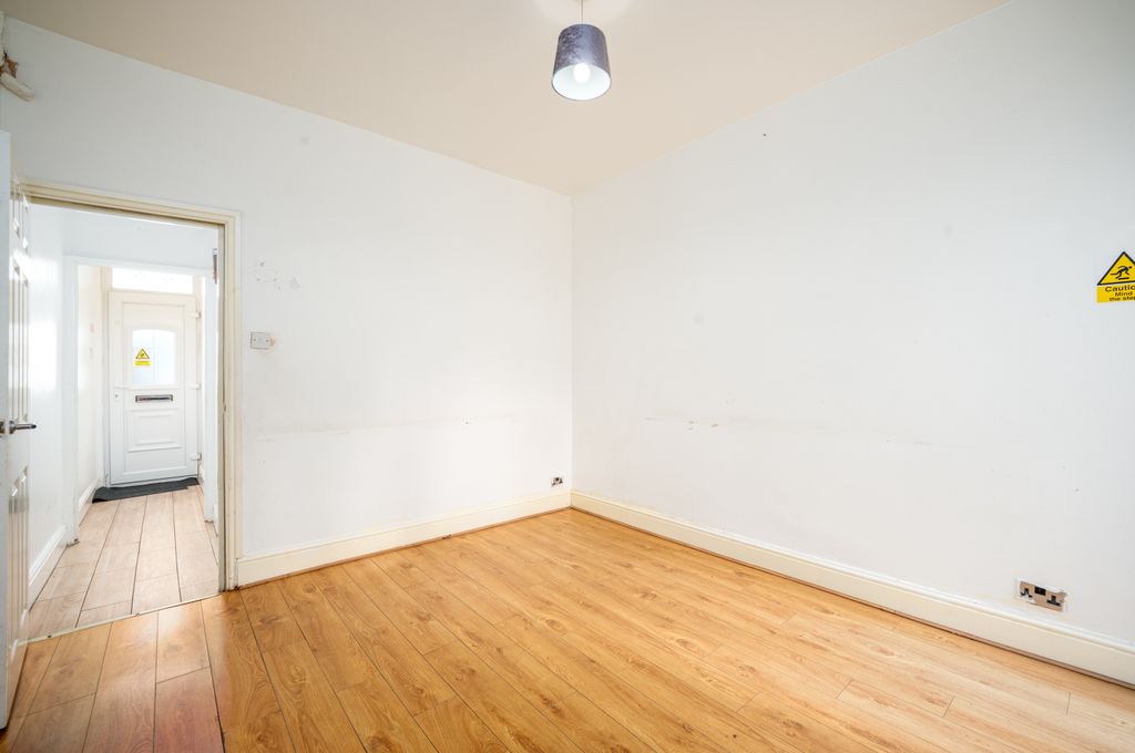 Property photo 3 of 25 07