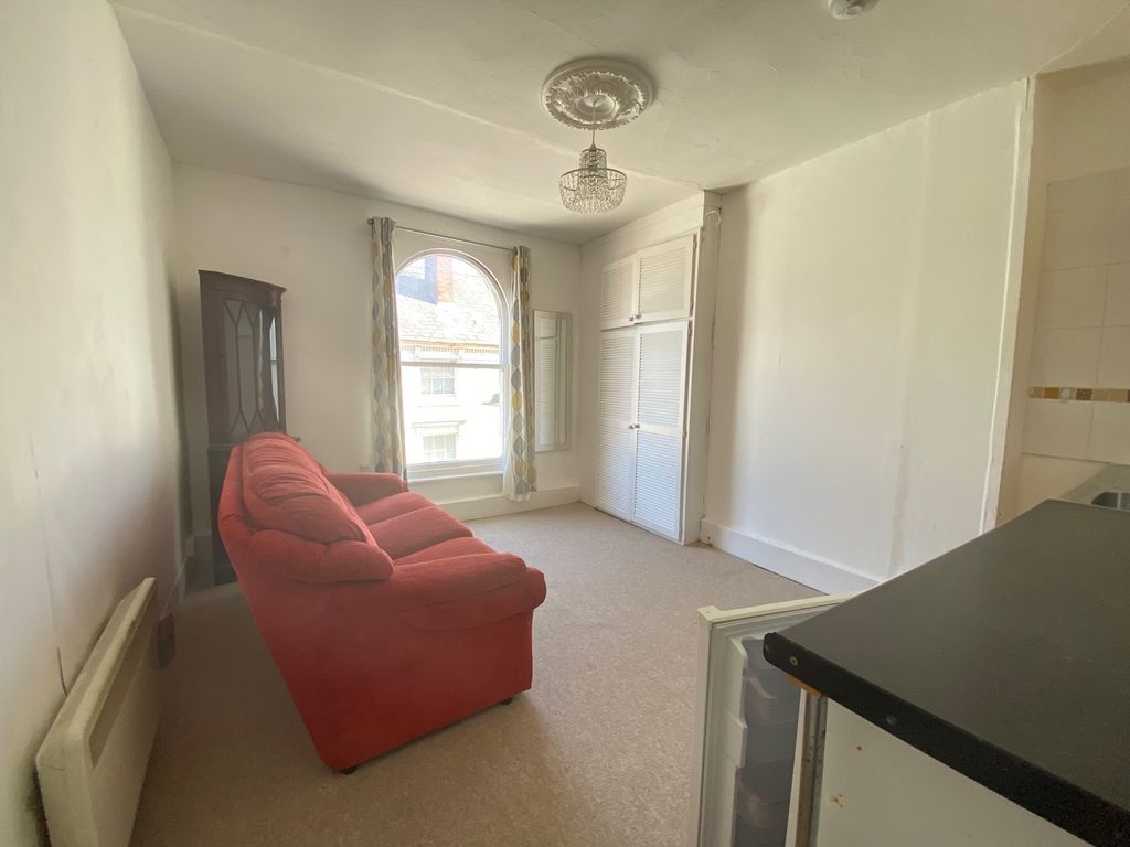 Property photo 3 of 10 Living Room