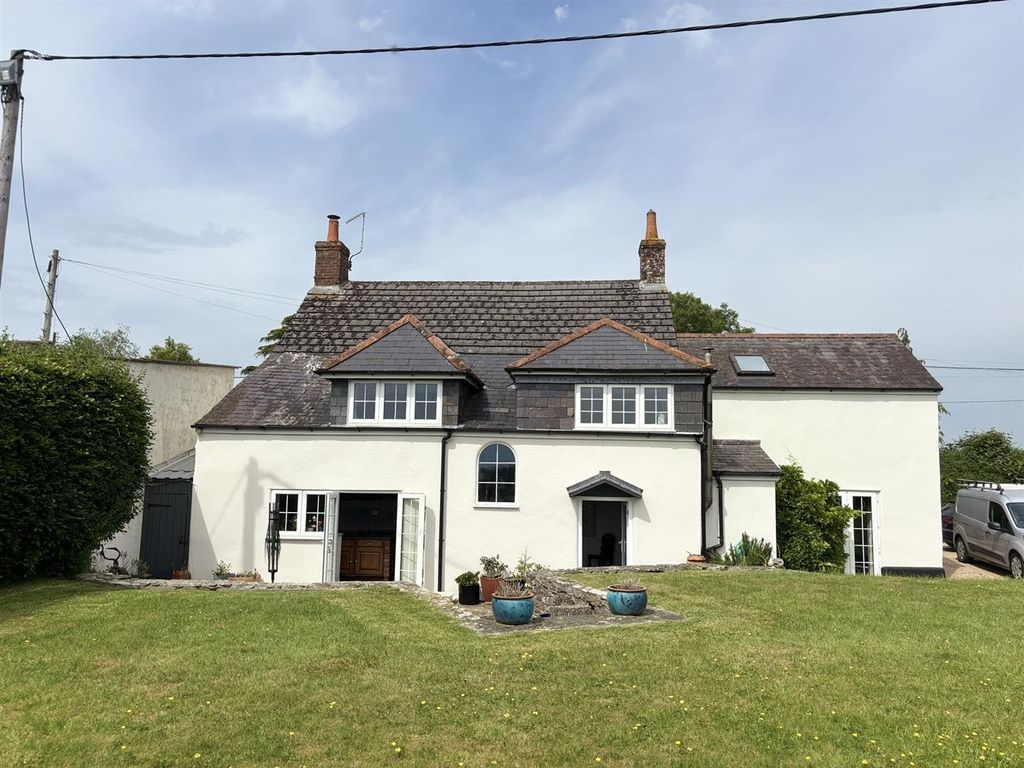 Property photo 1 of 12 Rear