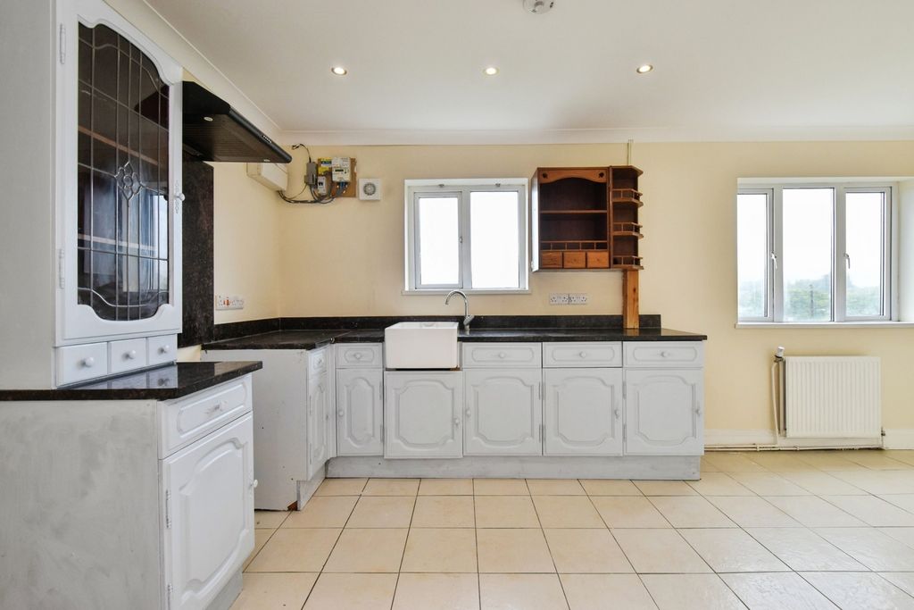 Property photo 3 of 18 Photo