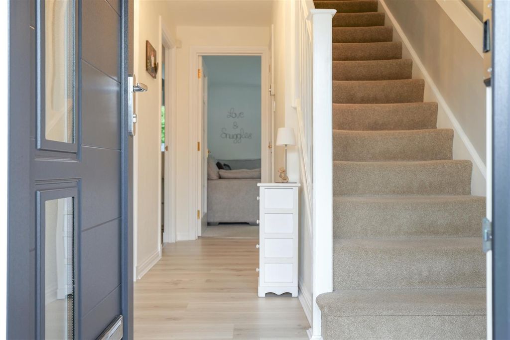Property photo 3 of 26 3- Hallway.Jpg