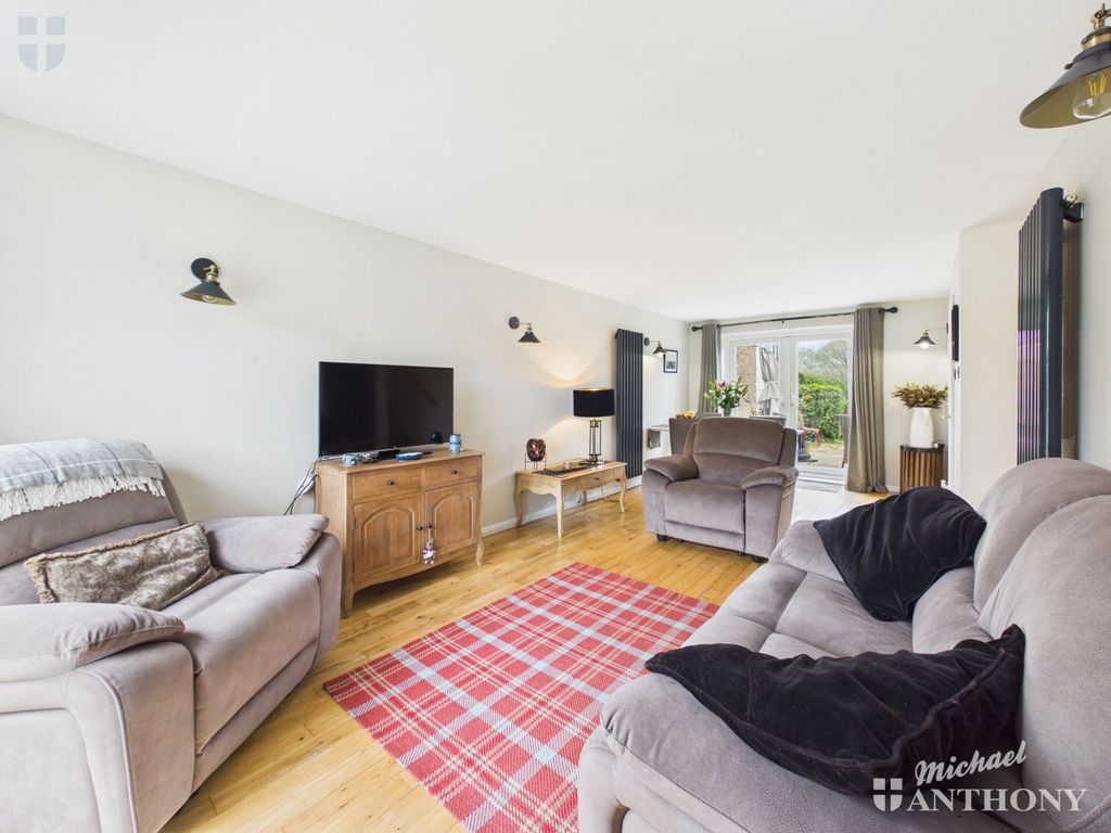 Property photo 2 of 12 Cam03852G0-Pr0609-Still003