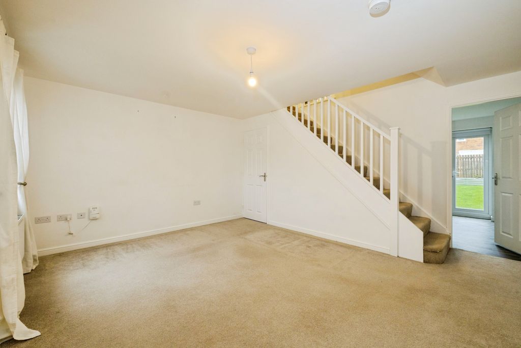 Property photo 3 of 13 Lounge