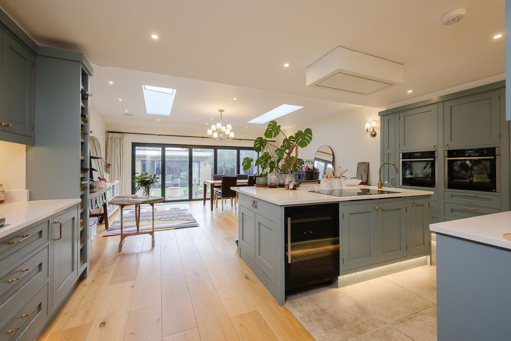 Property photo 1 of 12 Kitchen