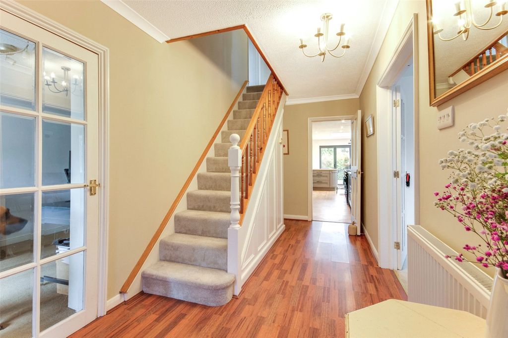 Property photo 3 of 18 Entrance Hall
